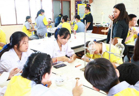 คณะวิทยาศาสตร์และเทคโนโลยี จัดค่ายวิทยาศาสตร์สัญจร ปีการศึกษา 2566  โรงเรียนสลกบาตรวิทยา