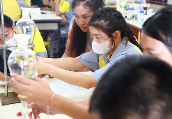 คณะวิทยาศาสตร์และเทคโนโลยี จัดค่ายวิทยาศาสตร์สัญจร ปีการศึกษา 2566  โรงเรียนสลกบาตรวิทยา