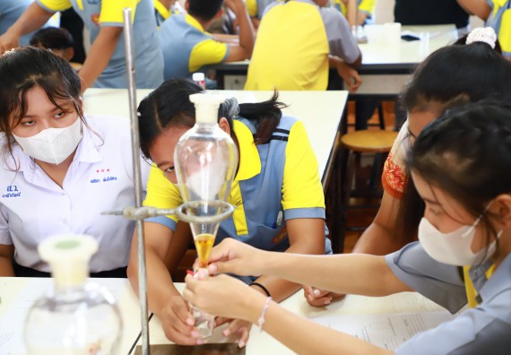 คณะวิทยาศาสตร์และเทคโนโลยี จัดค่ายวิทยาศาสตร์สัญจร ปีการศึกษา 2566  โรงเรียนสลกบาตรวิทยา