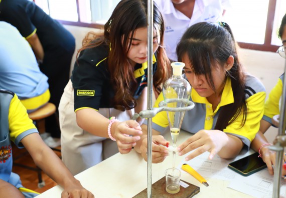 คณะวิทยาศาสตร์และเทคโนโลยี จัดค่ายวิทยาศาสตร์สัญจร ปีการศึกษา 2566  โรงเรียนสลกบาตรวิทยา