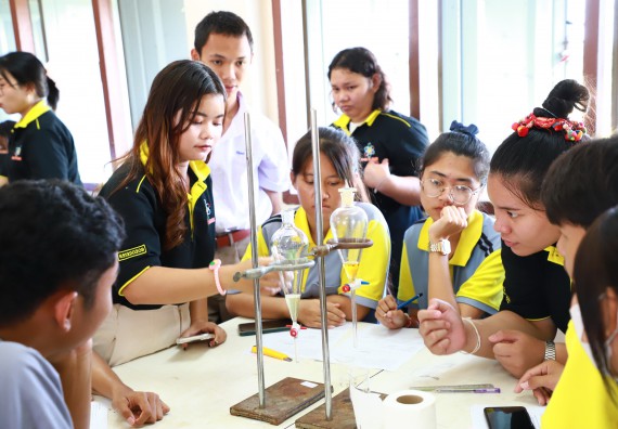 คณะวิทยาศาสตร์และเทคโนโลยี จัดค่ายวิทยาศาสตร์สัญจร ปีการศึกษา 2566  โรงเรียนสลกบาตรวิทยา