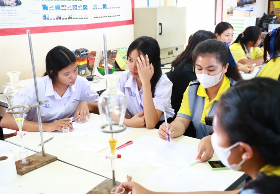 คณะวิทยาศาสตร์และเทคโนโลยี จัดค่ายวิทยาศาสตร์สัญจร ปีการศึกษา 2566  โรงเรียนสลกบาตรวิทยา