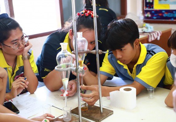 คณะวิทยาศาสตร์และเทคโนโลยี จัดค่ายวิทยาศาสตร์สัญจร ปีการศึกษา 2566  โรงเรียนสลกบาตรวิทยา