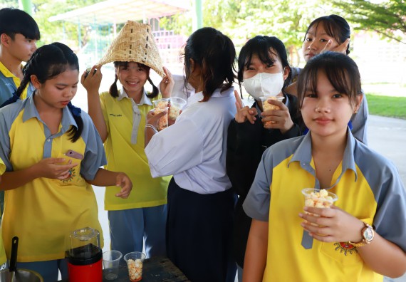 คณะวิทยาศาสตร์และเทคโนโลยี จัดค่ายวิทยาศาสตร์สัญจร ปีการศึกษา 2566  โรงเรียนสลกบาตรวิทยา