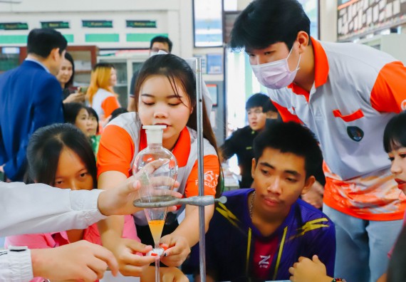 คณะวิทยาศาสตร์และเทคโนโลยี จัดค่ายวิทยาศาสตร์สัญจร ปีการศึกษา 2566  โรงเรียนระหานวิทยา 