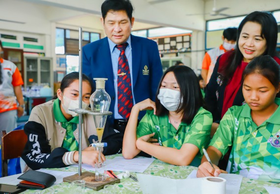 คณะวิทยาศาสตร์และเทคโนโลยี จัดค่ายวิทยาศาสตร์สัญจร ปีการศึกษา 2566  โรงเรียนระหานวิทยา 