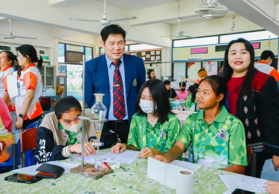 คณะวิทยาศาสตร์และเทคโนโลยี จัดค่ายวิทยาศาสตร์สัญจร ปีการศึกษา 2566  โรงเรียนระหานวิทยา 