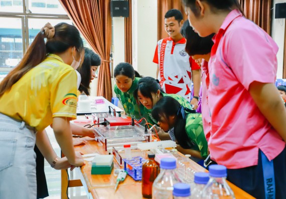 คณะวิทยาศาสตร์และเทคโนโลยี จัดค่ายวิทยาศาสตร์สัญจร ปีการศึกษา 2566  โรงเรียนระหานวิทยา 