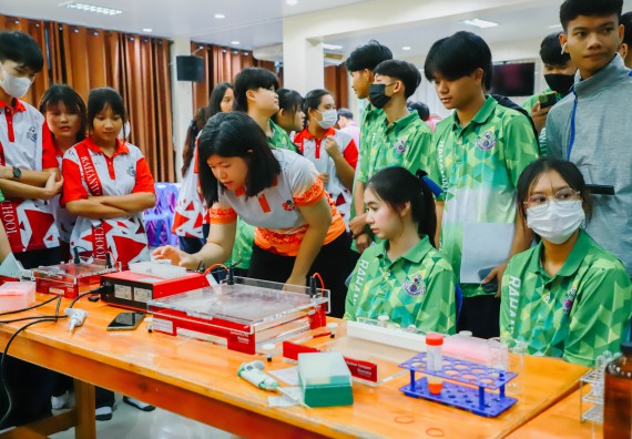 คณะวิทยาศาสตร์และเทคโนโลยี จัดค่ายวิทยาศาสตร์สัญจร ปีการศึกษา 2566  โรงเรียนระหานวิทยา 