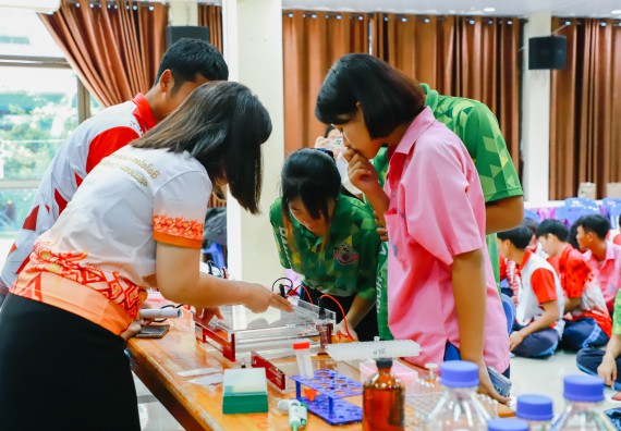 คณะวิทยาศาสตร์และเทคโนโลยี จัดค่ายวิทยาศาสตร์สัญจร ปีการศึกษา 2566  โรงเรียนระหานวิทยา 