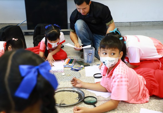 ภาพกิจกรรม  โครงการฝึกทักษะเพื่อพัฒนาอัจฉริยะภาพวิทยาศาสตร์ กิจกรรมค่ายวิทยาศาสตร์รุ่นจิ๋ว สำหรับนักเรียนห้องเรียนพิเศษคณิตศาสตร์ และวิทยาศาสตร์ (MSP)