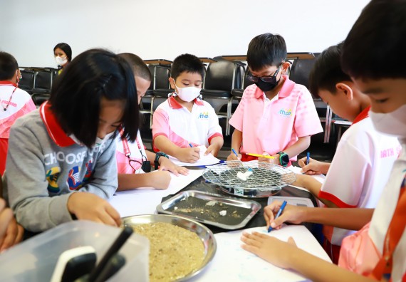 ภาพกิจกรรม  โครงการฝึกทักษะเพื่อพัฒนาอัจฉริยะภาพวิทยาศาสตร์ กิจกรรมค่ายวิทยาศาสตร์รุ่นจิ๋ว สำหรับนักเรียนห้องเรียนพิเศษคณิตศาสตร์ และวิทยาศาสตร์ (MSP)