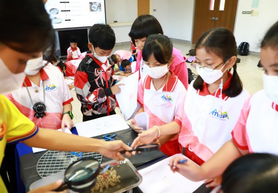 ภาพกิจกรรม  โครงการฝึกทักษะเพื่อพัฒนาอัจฉริยะภาพวิทยาศาสตร์ กิจกรรมค่ายวิทยาศาสตร์รุ่นจิ๋ว สำหรับนักเรียนห้องเรียนพิเศษคณิตศาสตร์ และวิทยาศาสตร์ (MSP)