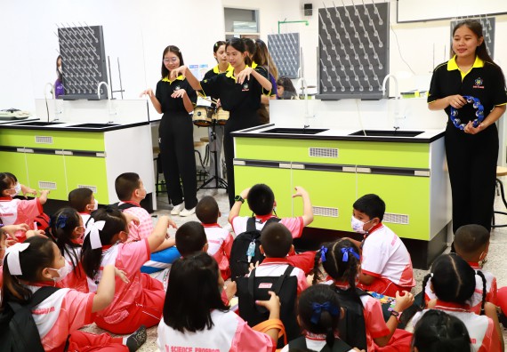 ภาพกิจกรรม  โครงการฝึกทักษะเพื่อพัฒนาอัจฉริยะภาพวิทยาศาสตร์ กิจกรรมค่ายวิทยาศาสตร์รุ่นจิ๋ว สำหรับนักเรียนห้องเรียนพิเศษคณิตศาสตร์ และวิทยาศาสตร์ (MSP)