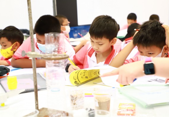 ภาพกิจกรรม  โครงการฝึกทักษะเพื่อพัฒนาอัจฉริยะภาพวิทยาศาสตร์ กิจกรรมค่ายวิทยาศาสตร์รุ่นจิ๋ว สำหรับนักเรียนห้องเรียนพิเศษคณิตศาสตร์ และวิทยาศาสตร์ (MSP)