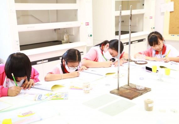 ภาพกิจกรรม  โครงการฝึกทักษะเพื่อพัฒนาอัจฉริยะภาพวิทยาศาสตร์ กิจกรรมค่ายวิทยาศาสตร์รุ่นจิ๋ว สำหรับนักเรียนห้องเรียนพิเศษคณิตศาสตร์ และวิทยาศาสตร์ (MSP)