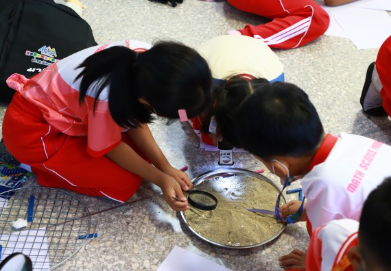 ภาพกิจกรรม  โครงการฝึกทักษะเพื่อพัฒนาอัจฉริยะภาพวิทยาศาสตร์ กิจกรรมค่ายวิทยาศาสตร์รุ่นจิ๋ว สำหรับนักเรียนห้องเรียนพิเศษคณิตศาสตร์ และวิทยาศาสตร์ (MSP)