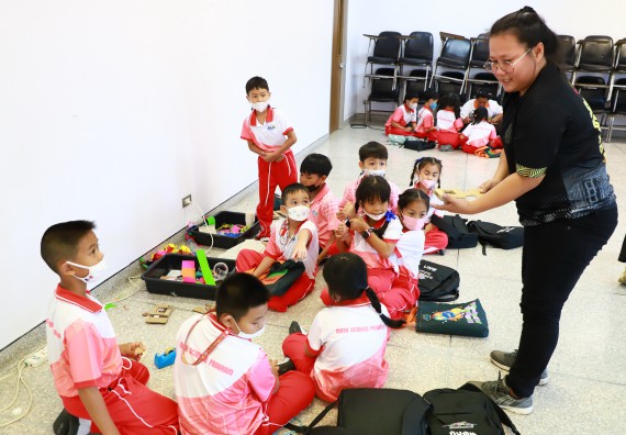 ภาพกิจกรรม  โครงการฝึกทักษะเพื่อพัฒนาอัจฉริยะภาพวิทยาศาสตร์ กิจกรรมค่ายวิทยาศาสตร์รุ่นจิ๋ว สำหรับนักเรียนห้องเรียนพิเศษคณิตศาสตร์ และวิทยาศาสตร์ (MSP)