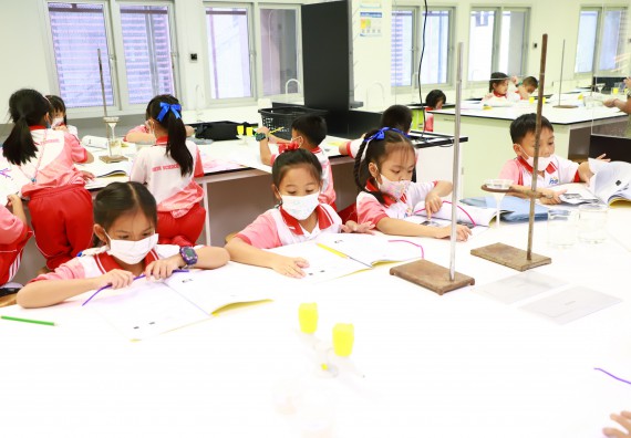 ภาพกิจกรรม  โครงการฝึกทักษะเพื่อพัฒนาอัจฉริยะภาพวิทยาศาสตร์ กิจกรรมค่ายวิทยาศาสตร์รุ่นจิ๋ว สำหรับนักเรียนห้องเรียนพิเศษคณิตศาสตร์ และวิทยาศาสตร์ (MSP)