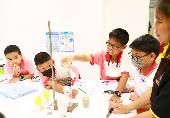 ภาพกิจกรรม  โครงการฝึกทักษะเพื่อพัฒนาอัจฉริยะภาพวิทยาศาสตร์ กิจกรรมค่ายวิทยาศาสตร์รุ่นจิ๋ว สำหรับนักเรียนห้องเรียนพิเศษคณิตศาสตร์ และวิทยาศาสตร์ (MSP)