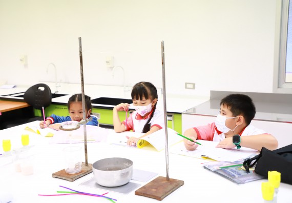 ภาพกิจกรรม  โครงการฝึกทักษะเพื่อพัฒนาอัจฉริยะภาพวิทยาศาสตร์ กิจกรรมค่ายวิทยาศาสตร์รุ่นจิ๋ว สำหรับนักเรียนห้องเรียนพิเศษคณิตศาสตร์ และวิทยาศาสตร์ (MSP)