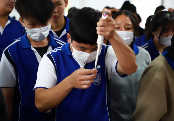 ภาพกิจกรรม  คณะวิทยาศาสตร์และเทคโนโลยี จัดค่ายวิทยาศาสตร์สัญจร ปีการศึกษา 2566  โรงเรียนผดุงปัญญา