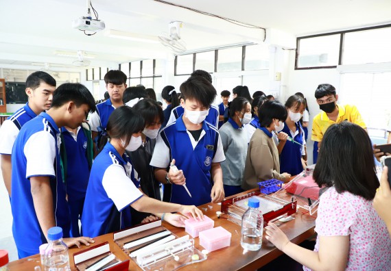 ภาพกิจกรรม  คณะวิทยาศาสตร์และเทคโนโลยี จัดค่ายวิทยาศาสตร์สัญจร ปีการศึกษา 2566  โรงเรียนผดุงปัญญา