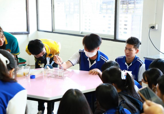 ภาพกิจกรรม  คณะวิทยาศาสตร์และเทคโนโลยี จัดค่ายวิทยาศาสตร์สัญจร ปีการศึกษา 2566  โรงเรียนผดุงปัญญา
