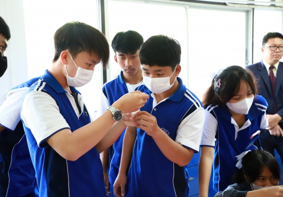 ภาพกิจกรรม  คณะวิทยาศาสตร์และเทคโนโลยี จัดค่ายวิทยาศาสตร์สัญจร ปีการศึกษา 2566  โรงเรียนผดุงปัญญา