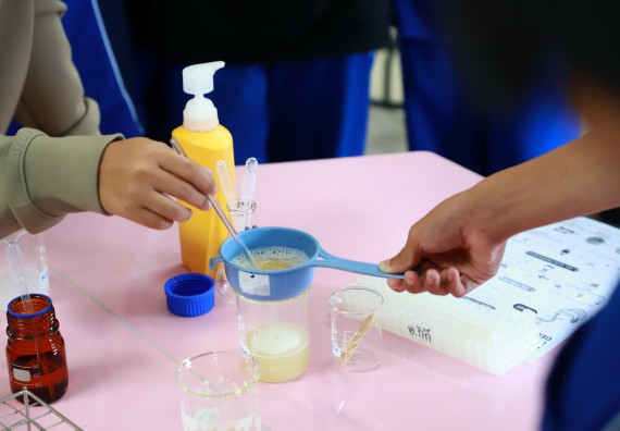 ภาพกิจกรรม  คณะวิทยาศาสตร์และเทคโนโลยี จัดค่ายวิทยาศาสตร์สัญจร ปีการศึกษา 2566  โรงเรียนผดุงปัญญา