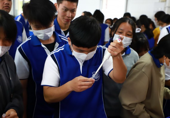 ภาพกิจกรรม  คณะวิทยาศาสตร์และเทคโนโลยี จัดค่ายวิทยาศาสตร์สัญจร ปีการศึกษา 2566  โรงเรียนผดุงปัญญา