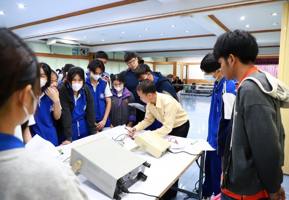 ภาพกิจกรรม  คณะวิทยาศาสตร์และเทคโนโลยี จัดค่ายวิทยาศาสตร์สัญจร ปีการศึกษา 2566  โรงเรียนผดุงปัญญา