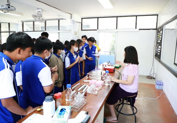 ภาพกิจกรรม  คณะวิทยาศาสตร์และเทคโนโลยี จัดค่ายวิทยาศาสตร์สัญจร ปีการศึกษา 2566  โรงเรียนผดุงปัญญา