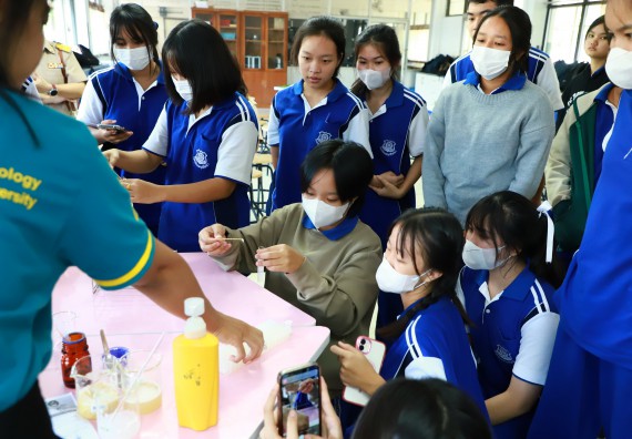 ภาพกิจกรรม  คณะวิทยาศาสตร์และเทคโนโลยี จัดค่ายวิทยาศาสตร์สัญจร ปีการศึกษา 2566  โรงเรียนผดุงปัญญา