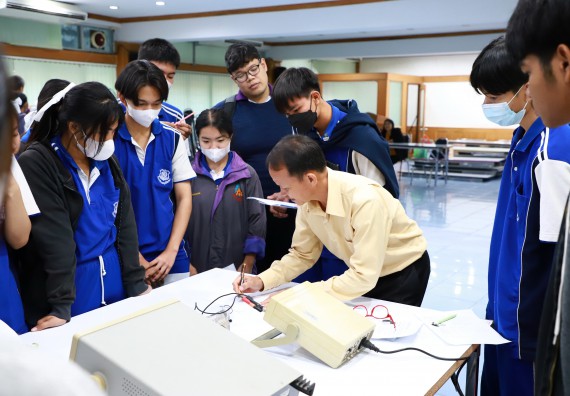 ภาพกิจกรรม  คณะวิทยาศาสตร์และเทคโนโลยี จัดค่ายวิทยาศาสตร์สัญจร ปีการศึกษา 2566  โรงเรียนผดุงปัญญา