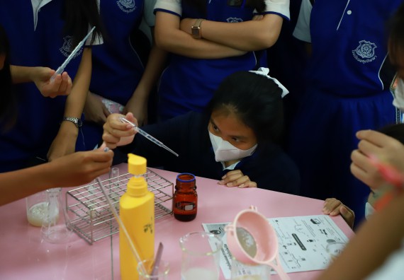 ภาพกิจกรรม  คณะวิทยาศาสตร์และเทคโนโลยี จัดค่ายวิทยาศาสตร์สัญจร ปีการศึกษา 2566  โรงเรียนผดุงปัญญา