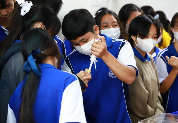 ภาพกิจกรรม  คณะวิทยาศาสตร์และเทคโนโลยี จัดค่ายวิทยาศาสตร์สัญจร ปีการศึกษา 2566  โรงเรียนผดุงปัญญา