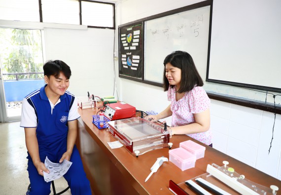 ภาพกิจกรรม  คณะวิทยาศาสตร์และเทคโนโลยี จัดค่ายวิทยาศาสตร์สัญจร ปีการศึกษา 2566  โรงเรียนผดุงปัญญา