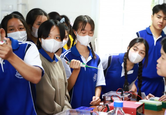 ภาพกิจกรรม  คณะวิทยาศาสตร์และเทคโนโลยี จัดค่ายวิทยาศาสตร์สัญจร ปีการศึกษา 2566  โรงเรียนผดุงปัญญา