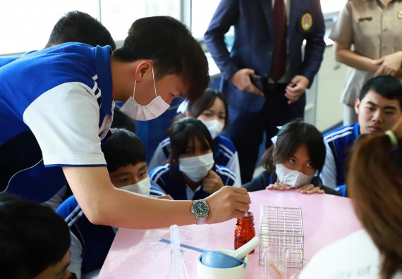 ภาพกิจกรรม  คณะวิทยาศาสตร์และเทคโนโลยี จัดค่ายวิทยาศาสตร์สัญจร ปีการศึกษา 2566  โรงเรียนผดุงปัญญา