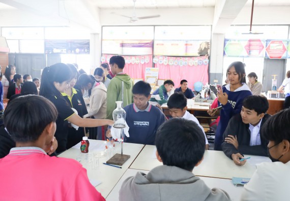 ภาพกิจกรรม  คณะวิทยาศาสตร์และเทคโนโลยี จัดค่ายวิทยาศาสตร์สัญจร ปีการศึกษา 2566  โรงเรียนราษฎร์ปรีชาวิทยาคม