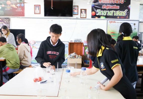 ภาพกิจกรรม  คณะวิทยาศาสตร์และเทคโนโลยี จัดค่ายวิทยาศาสตร์สัญจร ปีการศึกษา 2566  โรงเรียนราษฎร์ปรีชาวิทยาคม