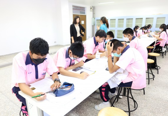 ภาพกิจกรรม  คณะวิทยาศาสตร์และเทคโนโลยี ร่วมกับโรงเรียนพิจิตรพิทยาคม จัดโครงการพัฒนาผู้เรียนมีผลสัมฤทธิ์ทางวิชาการ กิจกรรมพัฒนาศักยภาพนักเรียนห้องเรียนพิเศษวิทยาศาสตร์ฯ SMAT