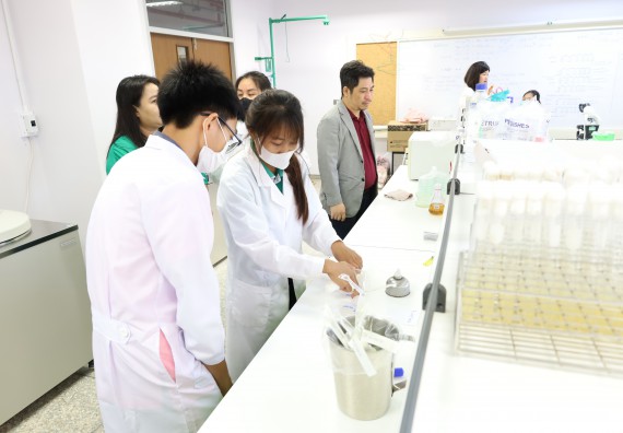 ภาพกิจกรรม  คณะวิทยาศาสตร์และเทคโนโลยี ร่วมกับโรงเรียนพิจิตรพิทยาคม จัดโครงการพัฒนาผู้เรียนมีผลสัมฤทธิ์ทางวิชาการ กิจกรรมพัฒนาศักยภาพนักเรียนห้องเรียนพิเศษวิทยาศาสตร์ฯ SMAT