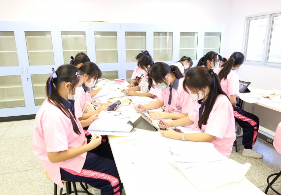 ภาพกิจกรรม  คณะวิทยาศาสตร์และเทคโนโลยี ร่วมกับโรงเรียนพิจิตรพิทยาคม จัดโครงการพัฒนาผู้เรียนมีผลสัมฤทธิ์ทางวิชาการ กิจกรรมพัฒนาศักยภาพนักเรียนห้องเรียนพิเศษวิทยาศาสตร์ฯ SMAT