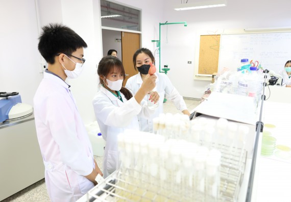 ภาพกิจกรรม  คณะวิทยาศาสตร์และเทคโนโลยี ร่วมกับโรงเรียนพิจิตรพิทยาคม จัดโครงการพัฒนาผู้เรียนมีผลสัมฤทธิ์ทางวิชาการ กิจกรรมพัฒนาศักยภาพนักเรียนห้องเรียนพิเศษวิทยาศาสตร์ฯ SMAT