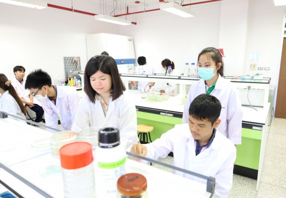 ภาพกิจกรรม  คณะวิทยาศาสตร์และเทคโนโลยี ร่วมกับโรงเรียนพิจิตรพิทยาคม จัดโครงการพัฒนาผู้เรียนมีผลสัมฤทธิ์ทางวิชาการ กิจกรรมพัฒนาศักยภาพนักเรียนห้องเรียนพิเศษวิทยาศาสตร์ฯ SMAT