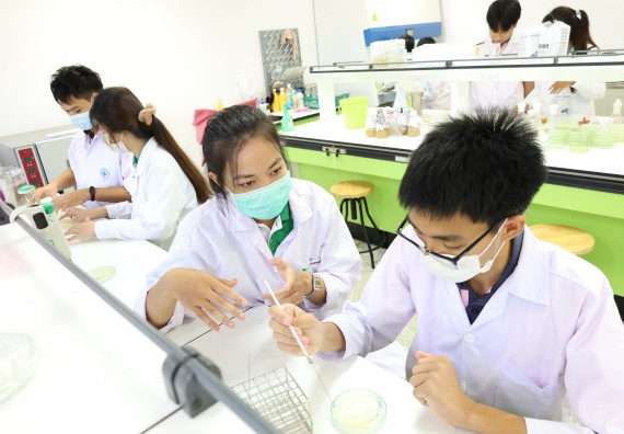 ภาพกิจกรรม  คณะวิทยาศาสตร์และเทคโนโลยี ร่วมกับโรงเรียนพิจิตรพิทยาคม จัดโครงการพัฒนาผู้เรียนมีผลสัมฤทธิ์ทางวิชาการ กิจกรรมพัฒนาศักยภาพนักเรียนห้องเรียนพิเศษวิทยาศาสตร์ฯ SMAT