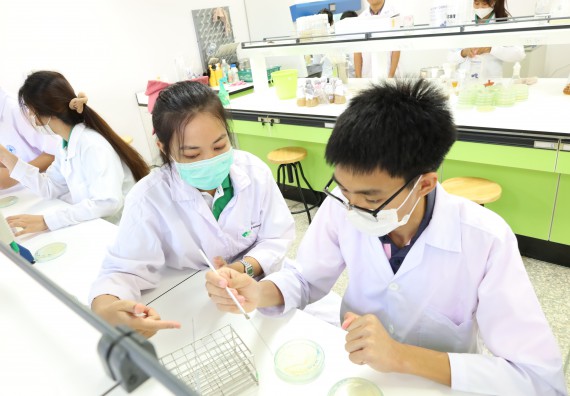 ภาพกิจกรรม  คณะวิทยาศาสตร์และเทคโนโลยี ร่วมกับโรงเรียนพิจิตรพิทยาคม จัดโครงการพัฒนาผู้เรียนมีผลสัมฤทธิ์ทางวิชาการ กิจกรรมพัฒนาศักยภาพนักเรียนห้องเรียนพิเศษวิทยาศาสตร์ฯ SMAT