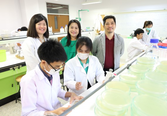 ภาพกิจกรรม  คณะวิทยาศาสตร์และเทคโนโลยี ร่วมกับโรงเรียนพิจิตรพิทยาคม จัดโครงการพัฒนาผู้เรียนมีผลสัมฤทธิ์ทางวิชาการ กิจกรรมพัฒนาศักยภาพนักเรียนห้องเรียนพิเศษวิทยาศาสตร์ฯ SMAT